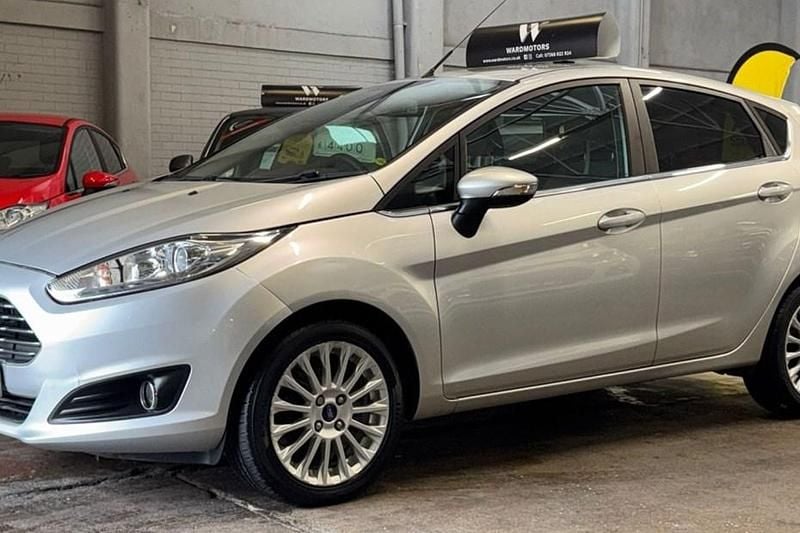 Used Ford Fiesta Titanium 125 HP (91 kW) 2013 Silver Hatchback