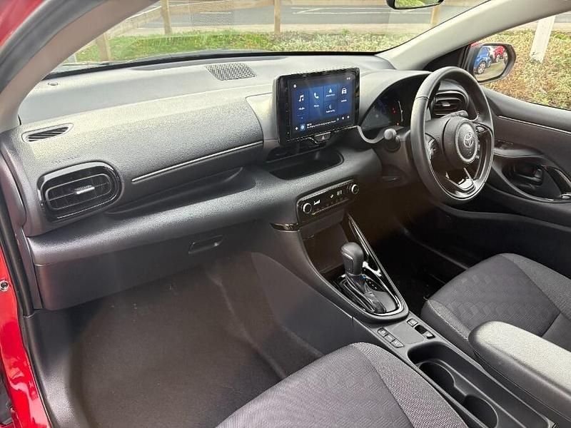 Used Toyota Yaris Hybrid Design 116 HP (85 kW) 2024 Red Hatchback