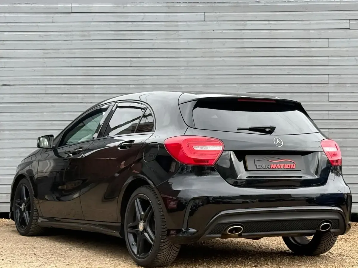 Käytetty Mercedes A200 AMG 2015 Musta Viistoperä