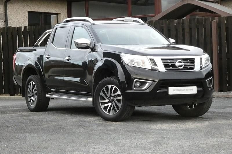 Black Used 2018 Nissan Navara Tekna Pickup | £13,995 (Good price) - Image 1/4
