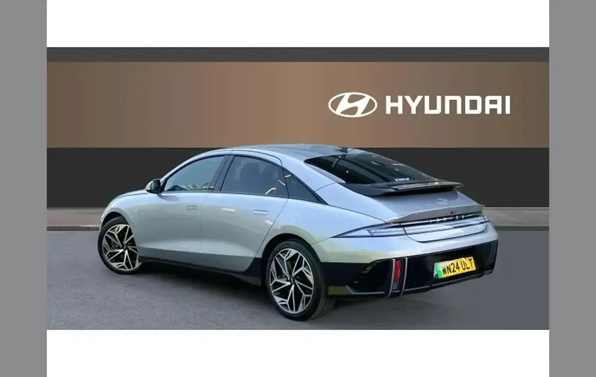 Usado Hyundai Ioniq 6 Premium 167 kW (228 CV) 2024 Plateado Berlina