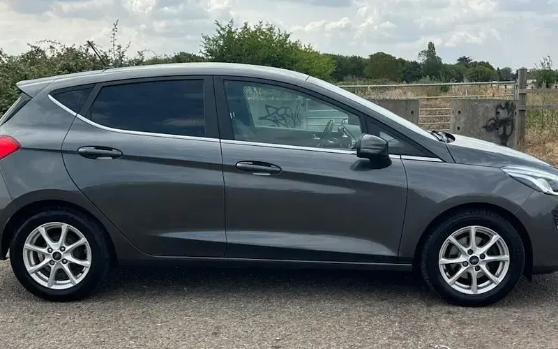 Used Ford Fiesta Zetec 86 HP (63 kW) 2017 Grey Hatchback