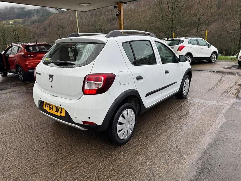 Used Dacia Sandero Lauréate 90 HP (66 kW) 2014 White Hatchback