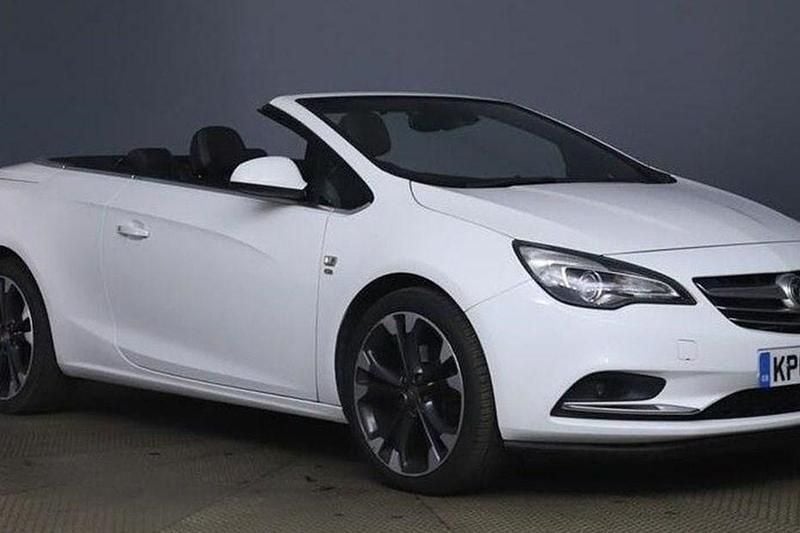 Used Vauxhall Cascada Elite 140 HP (102 kW) 2015 White Cabriolet