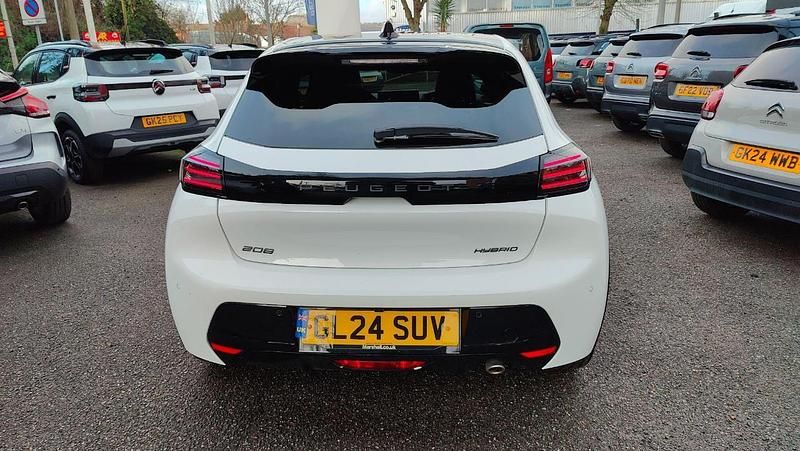 Used Peugeot 208 GT 99 HP (72 kW) 2024 White Hatchback