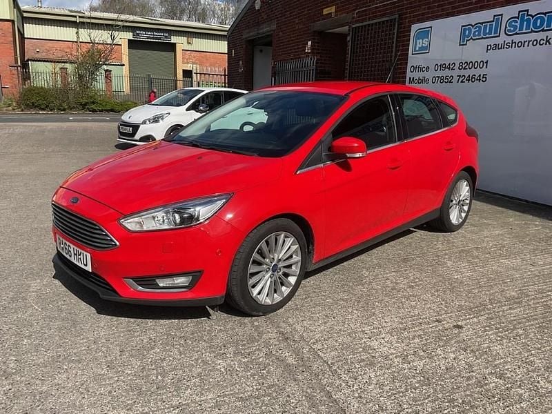 Used Ford Focus Titanium X 120 HP (88 kW) 2017 Red Hatchback