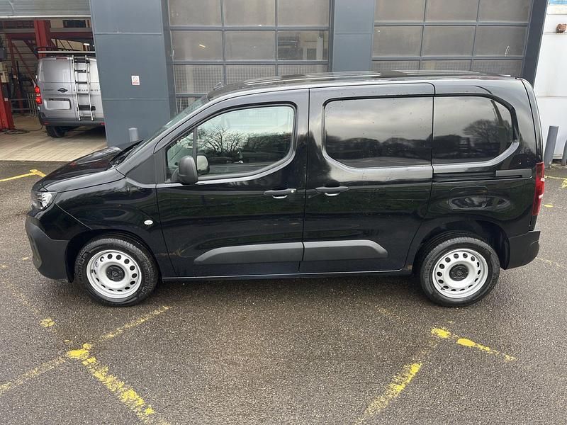 New Peugeot Partner S 102 HP (75 kW) 2026 Nera black MPV