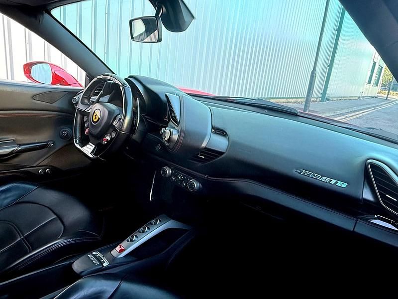 Used Ferrari 488 670 HP (492 kW) 2016 Red Coupe