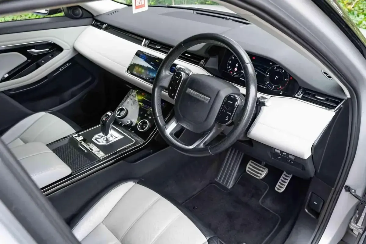 Used Land Rover Range Rover evoque SE Dynamic 180 HP (132 kW) 2020 Silver SUV