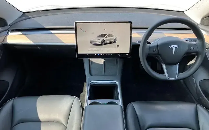 Used Tesla Model 3 Long Range AWD 258 kW (351 HP) 2022 White Sedan