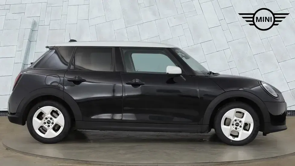 Used Mini Cooper Hatch 154 HP (113 kW) 2024 Black Hatchback