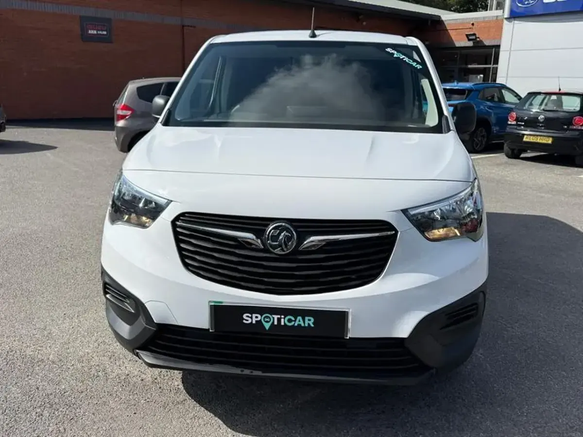 Used Vauxhall Combo 98 kW (134 HP) 2025 White MPV