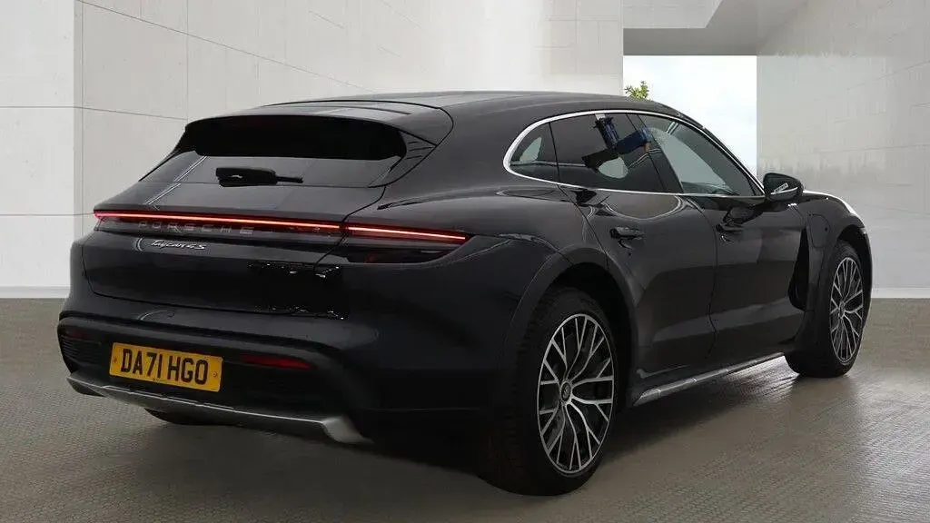 Used Porsche Taycan Cross Turismo 419 kW (571 HP) 2021 Black Estate