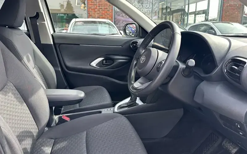Used Toyota Yaris Cross 116 HP (85 kW) 2025 White SUV
