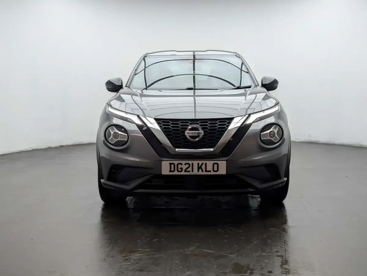 Usado Nissan Juke N-Connecta 114 HP (83 kW) 2021 Cinzento SUV