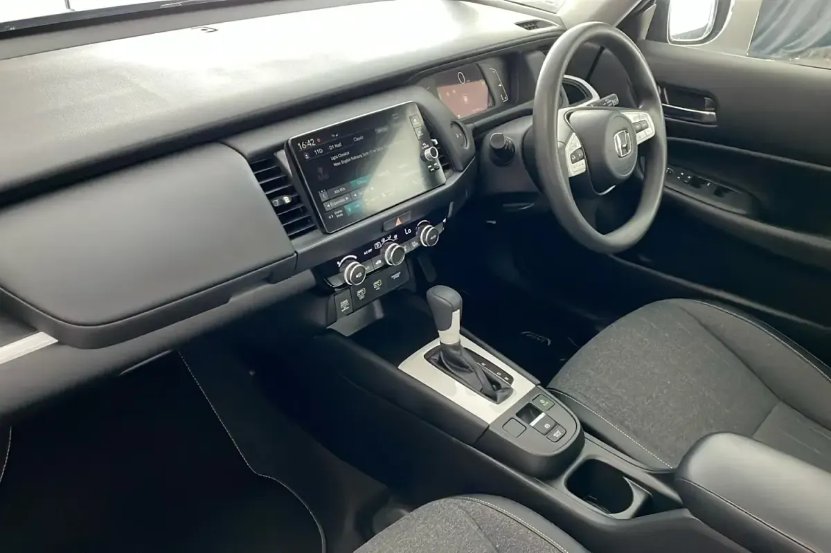 Second-hand Honda Jazz Hybrid 109 CP (80 kW) 2022 Gri Hatchback