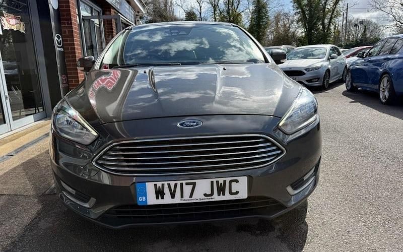 Used Ford Focus Titanium 120 HP (88 kW) 2017 Grey Hatchback