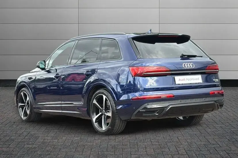 Used Audi Q7 Black Edition 286 HP (210 kW) 2022 Navarra blue SUV