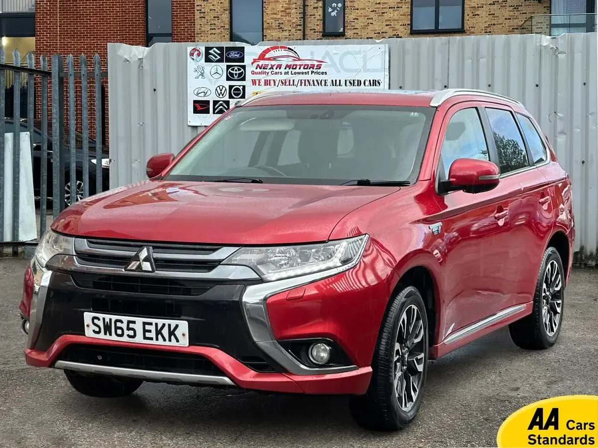 Used Mitsubishi Outlander P-HEV 200 HP (147 kW) 2015 Red SUV