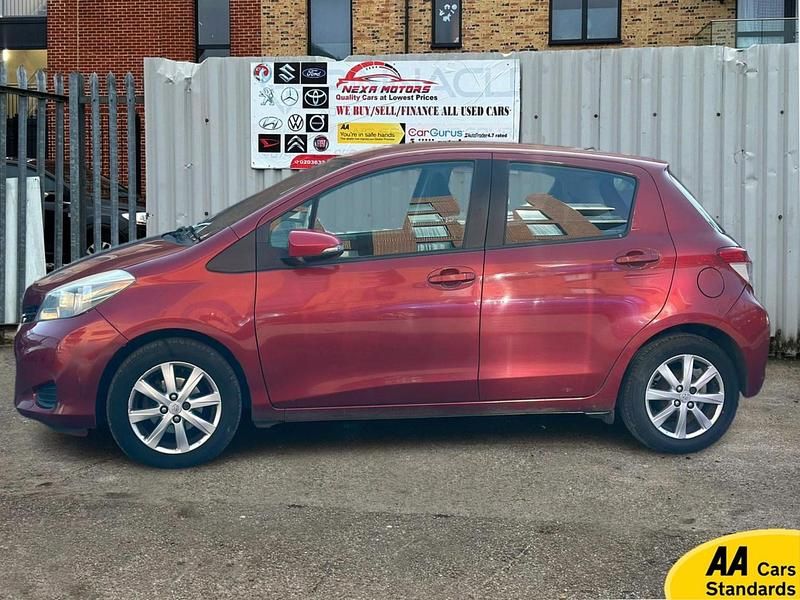 Used Toyota Yaris 101 HP (74 kW) 2012 Red Hatchback