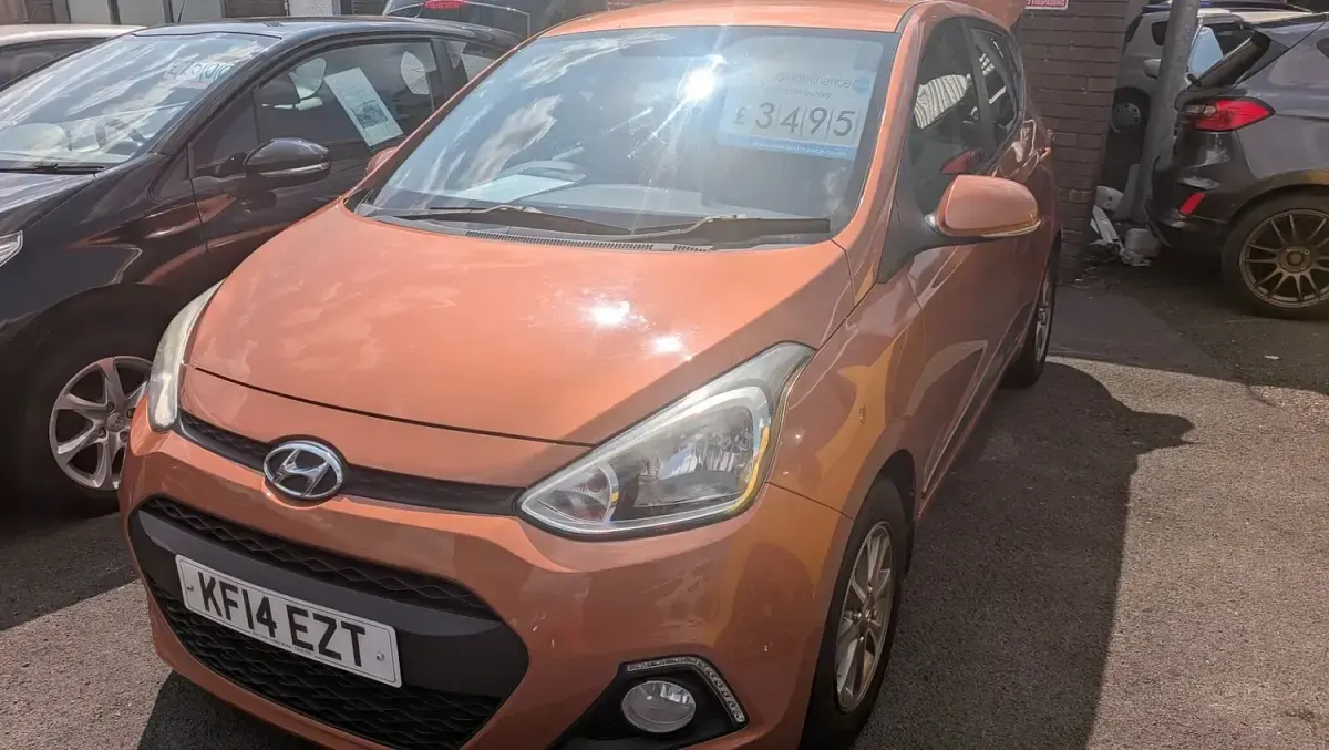 Used Hyundai i10 Premium 83 HP (61 kW) 2014 Orange Hatchback