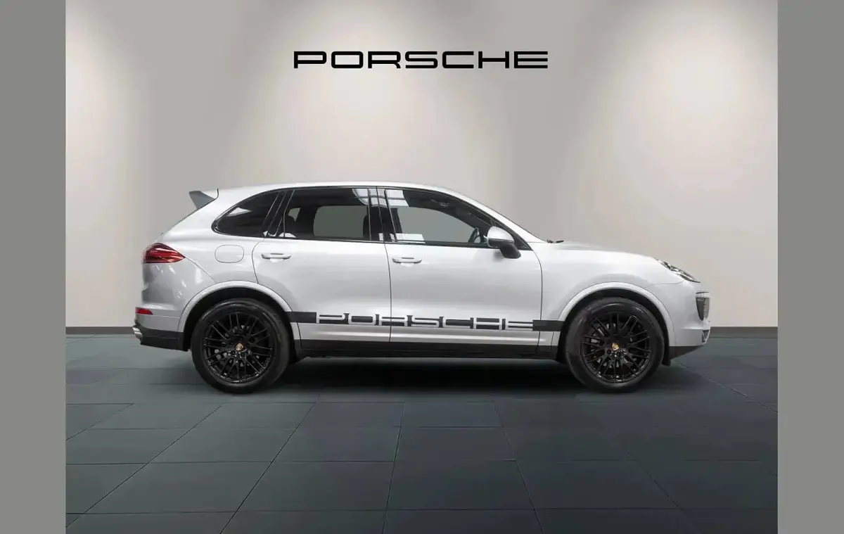 Używany Porsche Cayenne Platinum Edition 258 KM (189 kW) 2017 Srebrny SUV