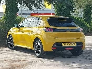 Used Peugeot 208 Allure+ 100 HP (73 kW) 2023 Yellow Hatchback