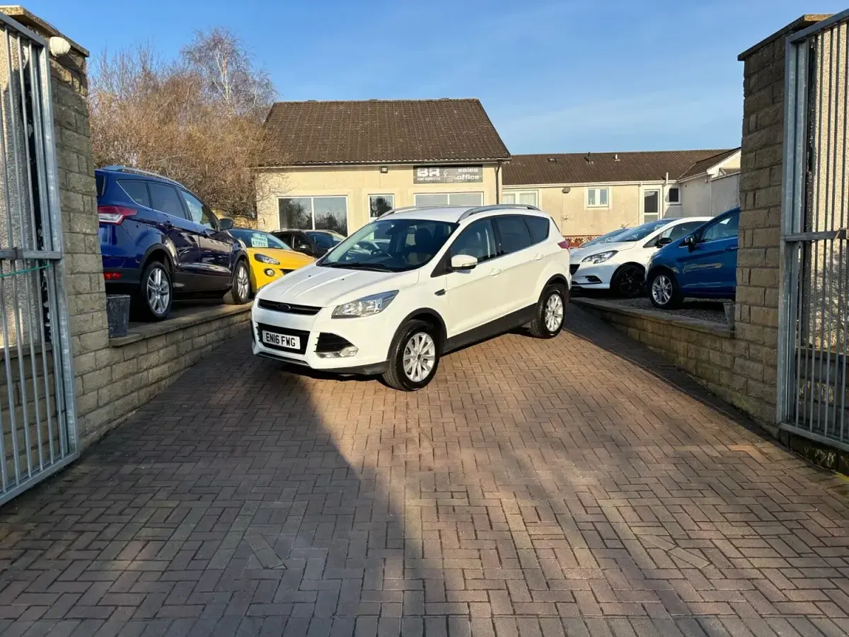 Used Ford Kuga Titanium 180 HP (132 kW) 2016 White SUV