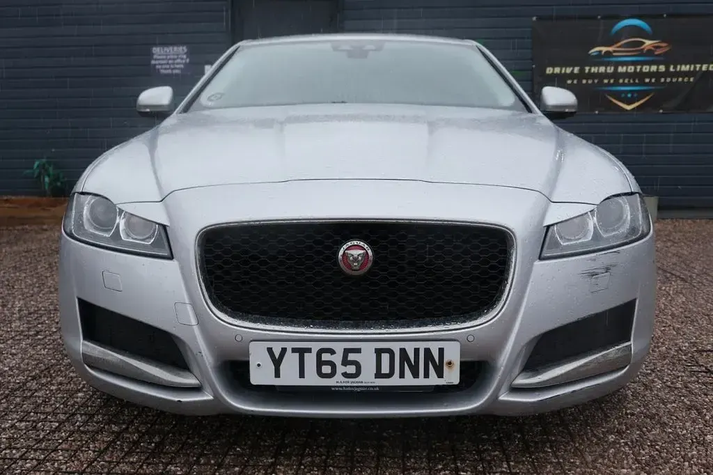 Begagnad Jaguar XF Prestige 163 HK (119 kW) 2015 Silver Sedan