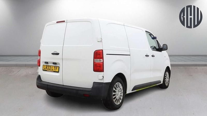 Used Toyota Proace 100 kW (136 HP) 2022 White MPV