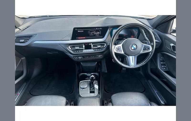 Used BMW 118 M Sport 140 HP (102 kW) 2023 White Hatchback