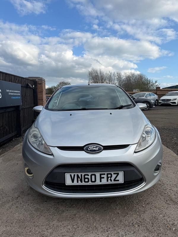 Used Ford Fiesta Zetec 70 HP (51 kW) 2010 Silver Hatchback