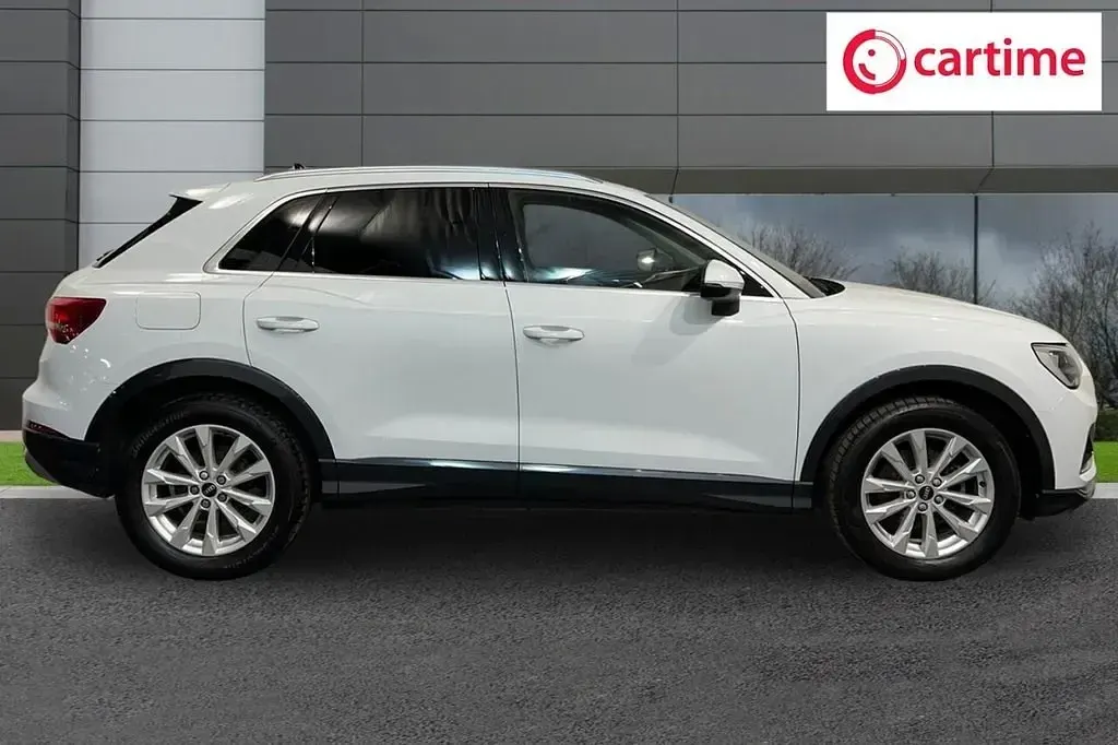 Begagnad Audi Q3 Sport 150 HK (110 kW) 2024 Vit SUV