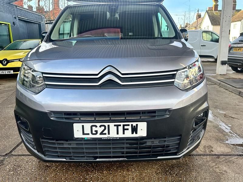 Used Citroën Berlingo 100 HP (73 kW) 2021 Grey MPV