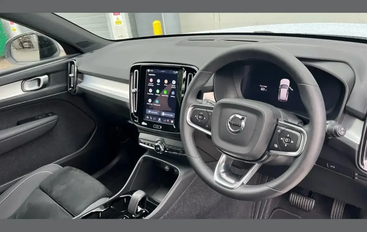 Used Volvo XC40 Plus 194 HP (142 kW) 2025 Blue SUV