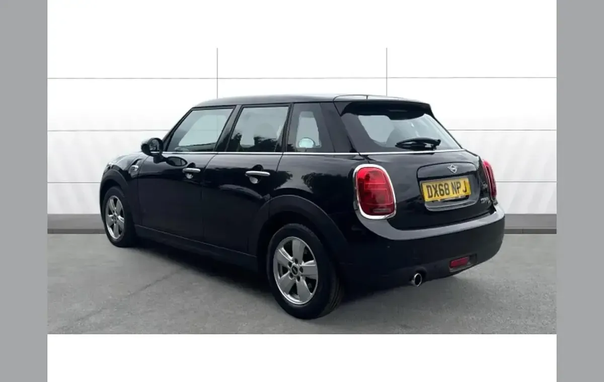 Used Mini Cooper D 113 HP (83 kW) 2018 Black Hatchback