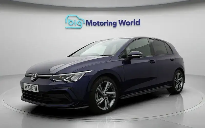 Second-hand VW Golf VIII R-line 150 CP (110 kW) 2023 Albastru Hatchback