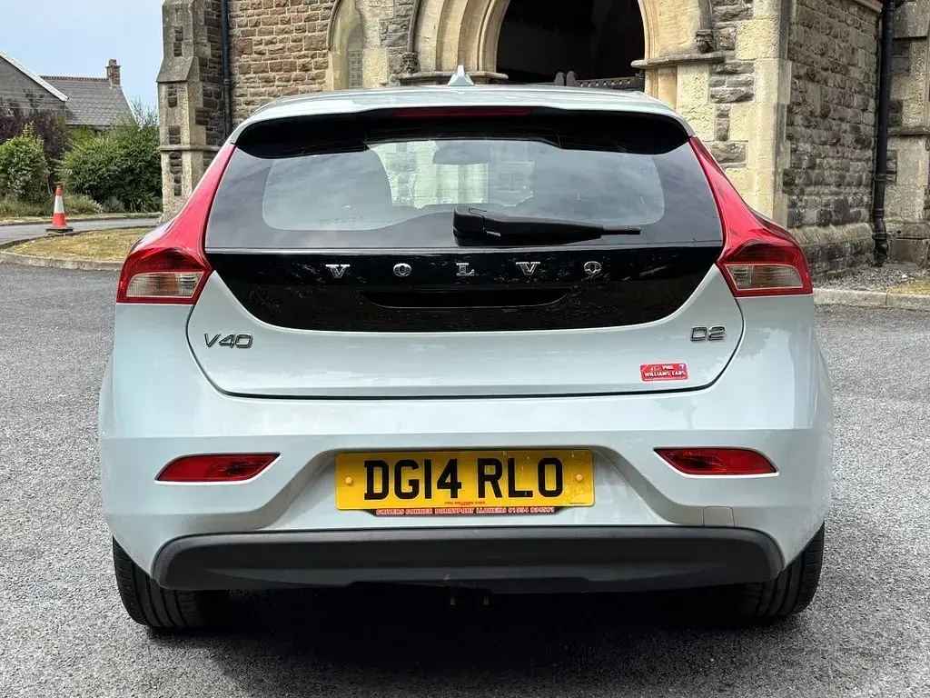 Used Volvo V40 115 HP (84 kW) 2014 Blue Hatchback