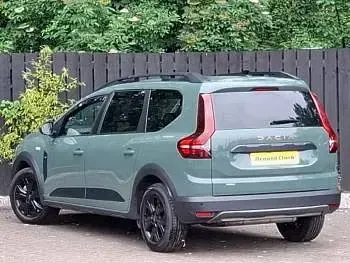 Used Dacia Jogger Extreme 140 HP (102 kW) 2024 Green MPV