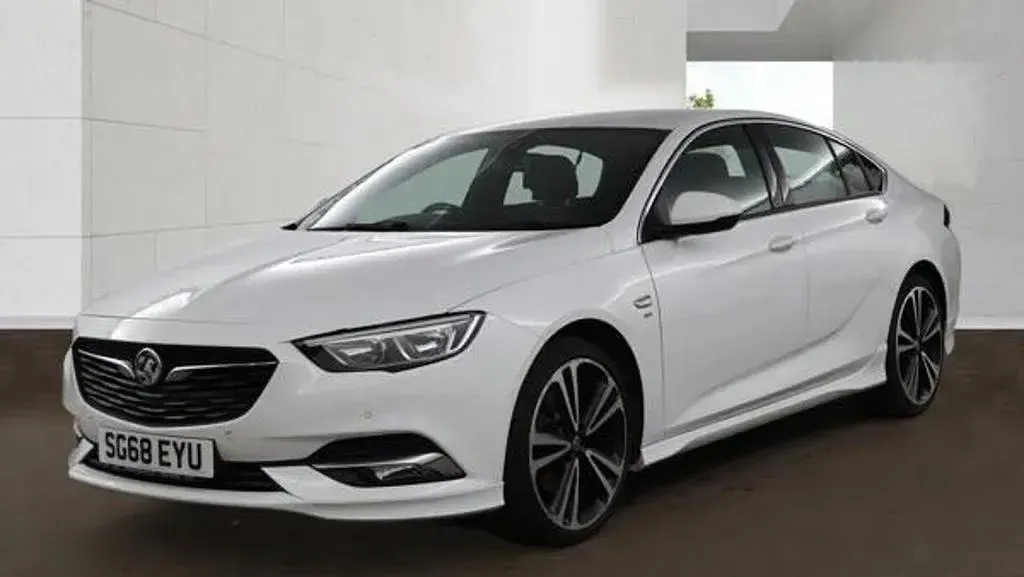 Used Vauxhall Insignia Sport 170 HP (125 kW) 2018 White Hatchback