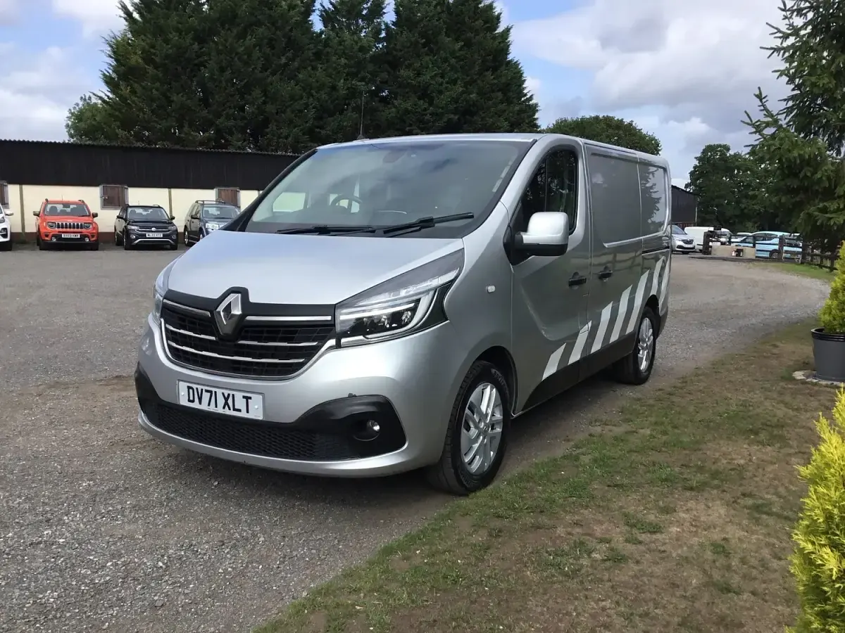 Used Renault Trafic 2021 Silver MPV