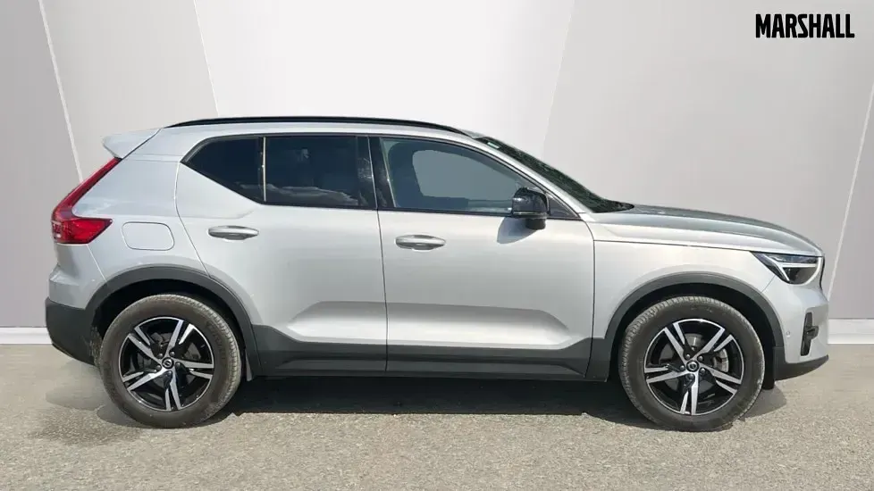 Usado Volvo XC40 Plus 163 CV (119 kW) 2023 Plateado SUV