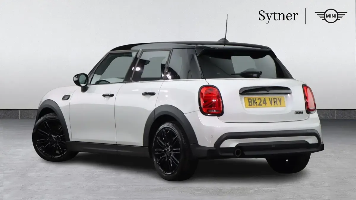 Used Mini Cooper Exclusive 134 HP (98 kW) 2024 White Hatchback
