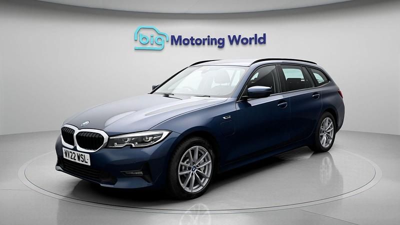 Used BMW 330e 288 HP (211 kW) 2022 Blue Estate