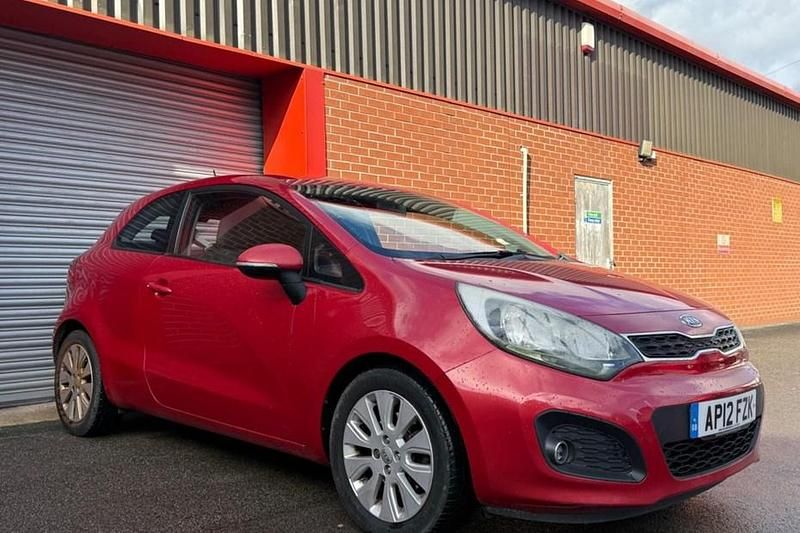 Used Kia Rio 107 HP (78 kW) 2012 Red Hatchback