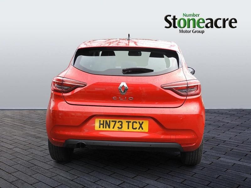 Used Renault Clio V Evolution 90 HP (66 kW) 2023 Red Hatchback