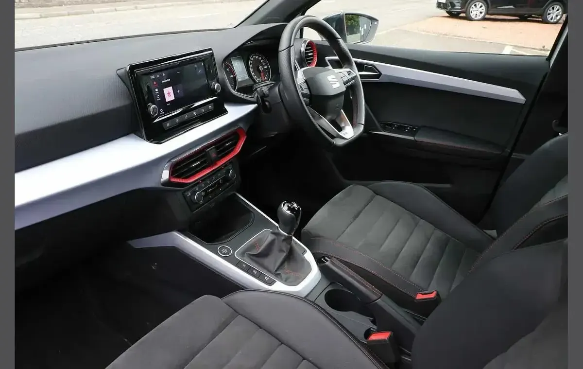 Used Seat Arona FR 108 HP (79 kW) 2023 White SUV