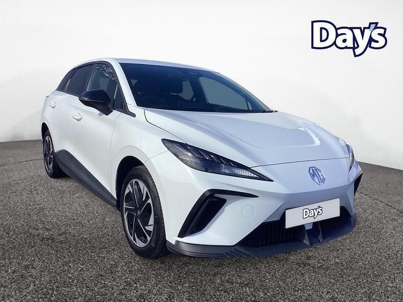 Used MG MG4 EV SE 2022 White Hatchback
