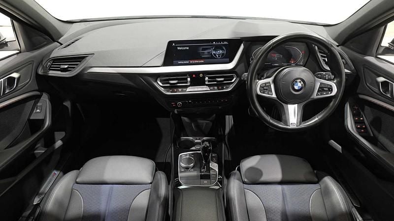 Usado BMW 118 M Sport 134 HP (98 kW) 2022 Branco Citadino