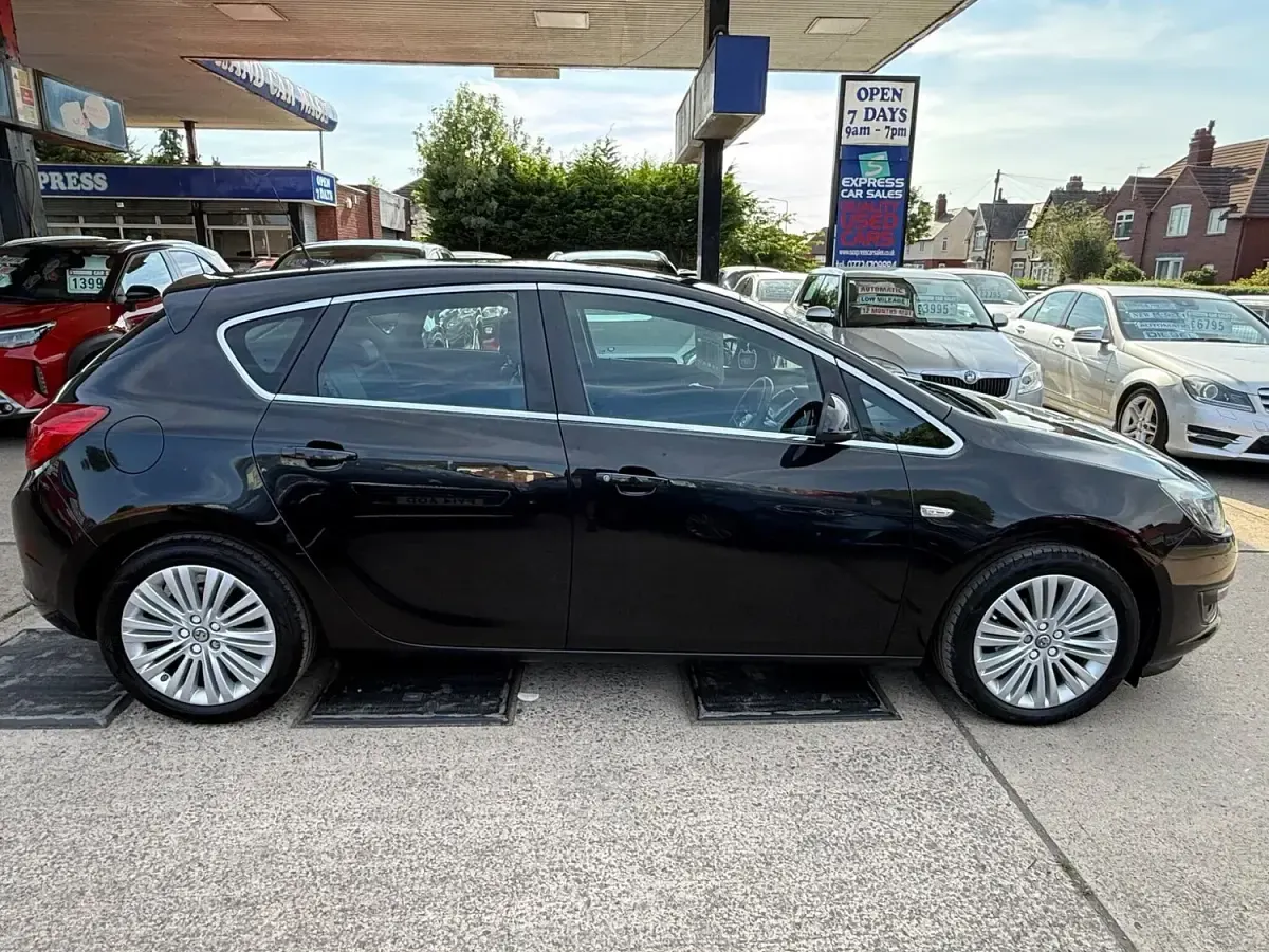 Used Vauxhall Astra Excite 2015 Black Hatchback